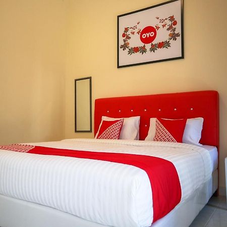 Oyo 2202 Delima Guest House Syariah Padang  Dış mekan fotoğraf
