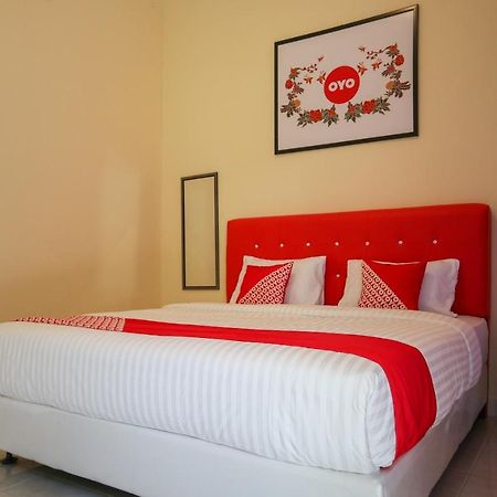 Oyo 2202 Delima Guest House Syariah Padang  Dış mekan fotoğraf