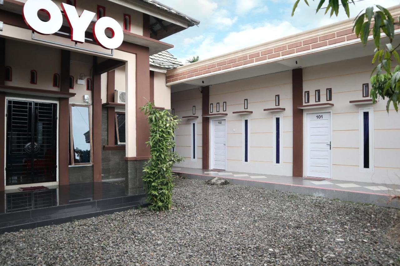 Oyo 2202 Delima Guest House Syariah Padang  Dış mekan fotoğraf
