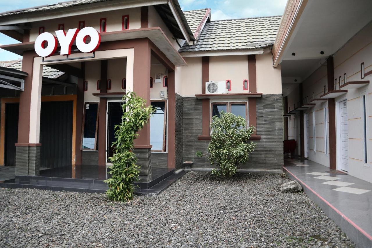 Oyo 2202 Delima Guest House Syariah Padang  Dış mekan fotoğraf