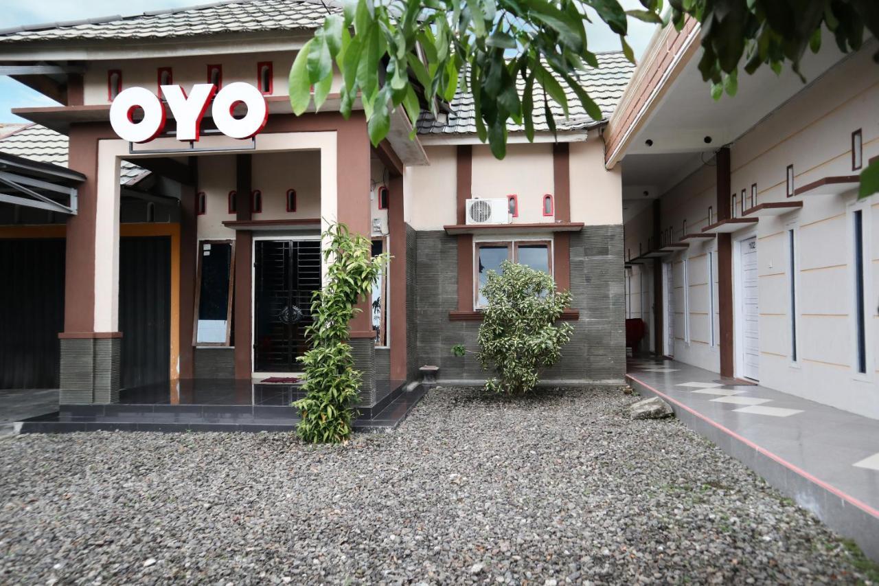 Oyo 2202 Delima Guest House Syariah Padang  Dış mekan fotoğraf