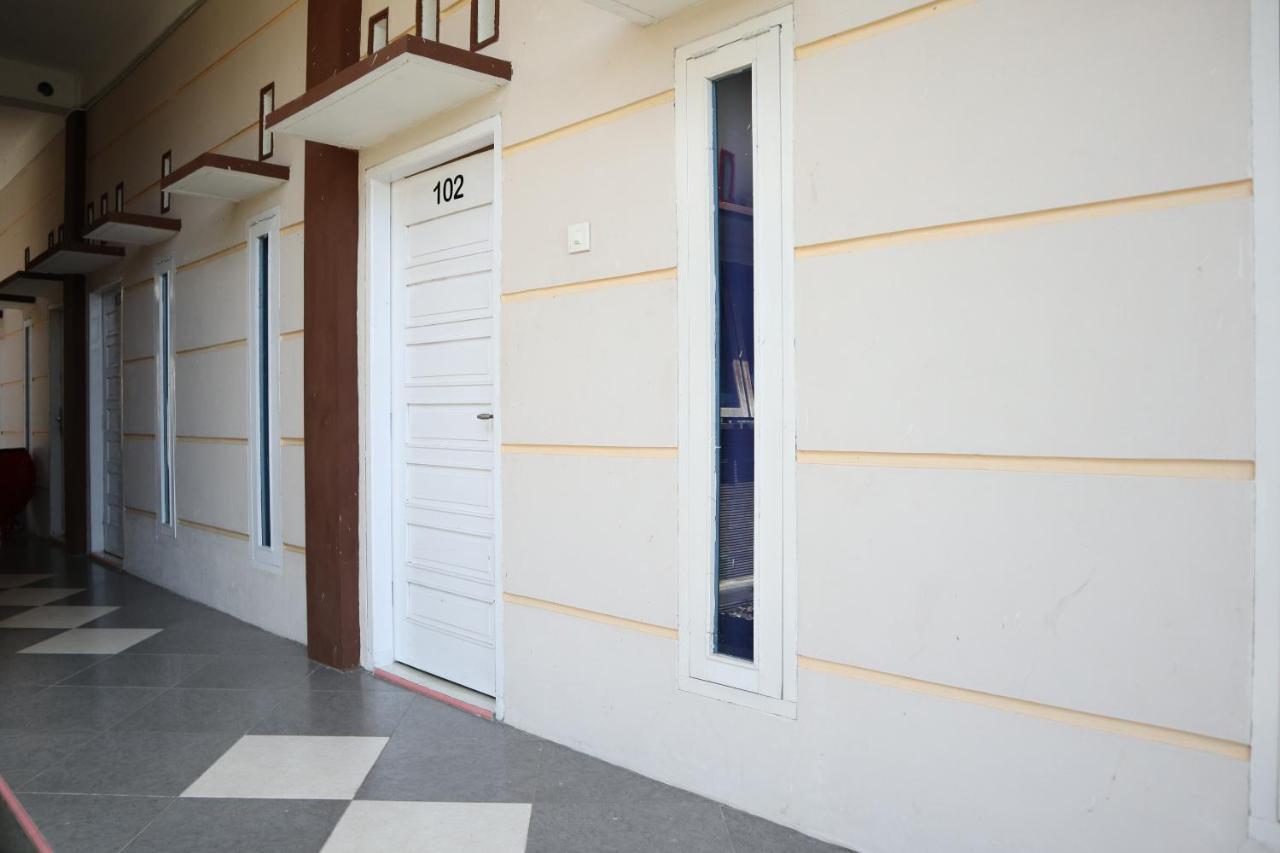 Oyo 2202 Delima Guest House Syariah Padang  Dış mekan fotoğraf